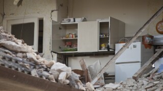 テレビ 耐震補強 壁掛け 地震対策
