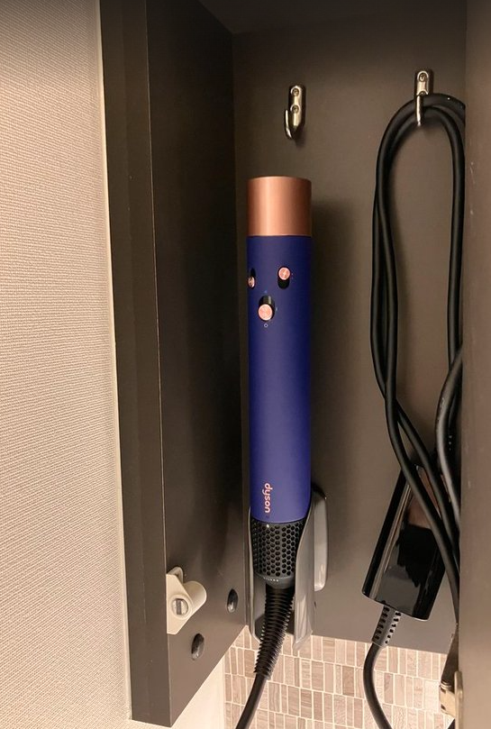 壁に取り付けて便利に収納！Airwrap用のおしゃれなホルダー